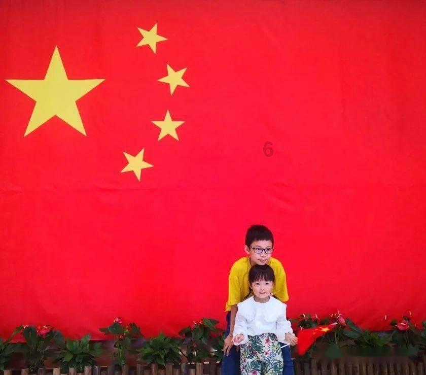 女生对男生没感觉，男生却一如既往对她好，直到女孩结婚还真心诚意祝福女孩白头偕老，他才默默离开？游戏画面