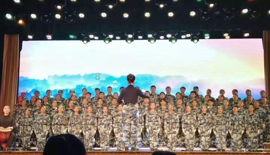 火箭战术改变显著,先发主控担任副手,18+5后卫有决定性作用