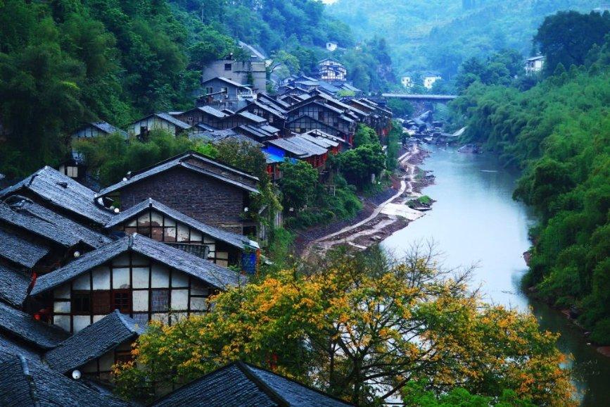 尹建政:确保玛尔挡水电站首台机组按期投产发电